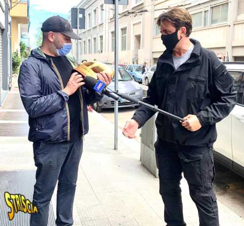 ANTEPRIMA STRISCIA - TAPIRO D'ORO a CHECCO ZALONE che vince il David ma non lo ritira: «Se la Pausini c’è rimasta male, faccio scambio con il Golden Globe»