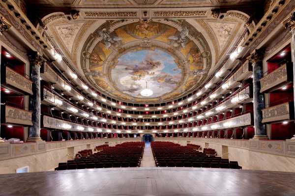 Riapre dopo il restauro il Teatro Donizetti di Bergamo Riapre dopo il restauro il Teatro Donizetti di Bergamo