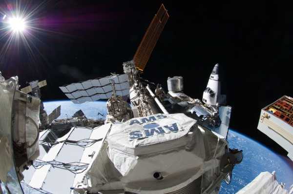 Uno Spritz di Antimateria - 10 anni di AMS-02 sulla Stazione Spaziale Internazionale Uno Spritz di Antimateria - 10 anni di AMS-02 sulla Stazione Spaziale Internazionale