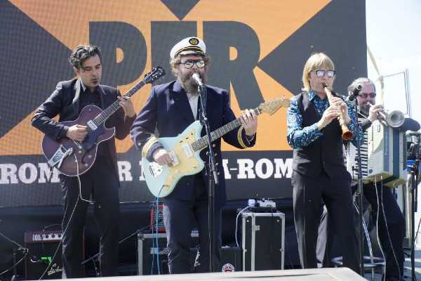 P.E.R. (Promoter Emilia Romagna) insieme sul Po per la ripartenza dello spettacolo con Extraliscio, MCR, Gene Gnocchi e Riondino