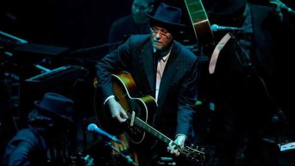 Stasera in TV: I "Cantautori" di Rai5 (canale 23). De Gregori
