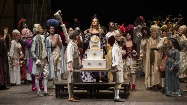 Stasera in TV: Su Rai5 (canale 23) "Prima della Prima". L'Adriana Lecouvreur del Comunale di Bologna