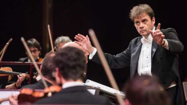 Stasera in TV: L'omaggio dell'Orchestra Rai a Igor Stravinskij. Su Rai5 (canale 23) "Pulcinella" diretto da Ottavio Dantone