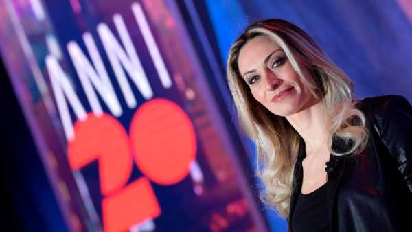 Stasera in TV: Rai2, "Anni 20 Estate", L'Italia in digitale. Dad e banda larga, tra occasioni perse e nuove possibilità