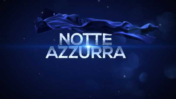 Un grande abbraccio di Rai1 alla Nazionale italiana di calcio, a distanza di oltre un secolo dal suo esordio (il 15 maggio del 1910). Dopo un cammino entusiasmante per le qualificazioni, la Nazionale continua a far innamorare milioni di italiani ed è pronta a disputare il Campionato Europeo di Calcio, che lo scorso anno non si è tenuto a causa della pandemia. Cresce l’attesa per la partita inaugurale, che vedrà gli Azzurri opposti alla Turchia l’11 giugno allo Stadio Olimpico di Roma, finalmente aperto e con presenze seppur ridotte sugli spalti. Rai1 vuole dunque seguire la squadra, nell’ultimo tratto che conduce al ritiro, con un grande show, “Notte Azzurra” in onda martedì 1° giugno dalle 21.25. Tra ricordi, canzoni e sorprese, la prima serata evento, organizzata da FIGC e Rai e condotta da Amadeus, ospiterà il Commissario Tecnico Roberto Mancini, tutti i calciatori convocati per il torneo continentale e gli eroi di tante partite come Gianluca Vialli e Daniele De Rossi, oggi colonne dello staff azzurro. Con loro, anche campioni della canzone e della comicità, come Paolo Bonolis, Clementino, Frank Matano, gli Autogol, Biagio Izzo, Colapesce Dimartino, Coma_Cose, Arisa e Cristiana Capotondi. L’Auditorium Rai del Foro Italico, situato a poche decine di metri dallo Stadio Olimpico di Roma che ospitò la finale del 1968, quella in cui l’Italia si laureò campione d‘Europa con le reti di Gigi Riva e Pietro Anastasi, aprirà le porte ad atleti e artisti per fare festa, sottolineare l’importanza anche sociale di questo sport e dare il più sincero degli “in bocca al lupo” ai ragazzi. Notte Azzurra Un programma di Ludovico Gullifa, Ermanno Labianca e Sergio Rubino. Regia di Stefano Mignucci.