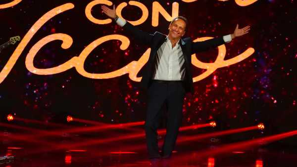Stasera in TV: Rai2 presenta "Stasera con Uccio". Due seconde serate di monologhi con la comicità di Uccio De Santis