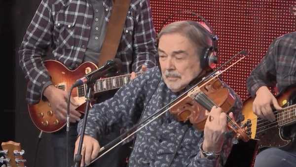Stasera in TV: Mauro Pagani si racconta a "Movie Mag". Su Rai Movie (canale24) con Federico Pontiggia