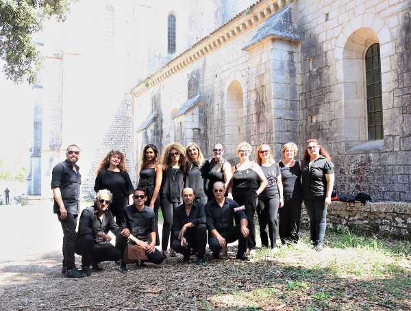 Continuano gli appuntamenti di "RADURE Spazi culturali lungo la Via Francigena del Sud" con Coro InCantu e il loro EVVIVA MARIA!