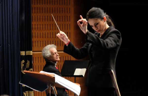 GIANNA FRATTA dirige l'ORCHESTRA FIORENTINA - ANDREA BACCHETTI solista al pianoforte GIANNA FRATTA dirige l'ORCHESTRA FIORENTINA - ANDREA BACCHETTI solista al pianoforte