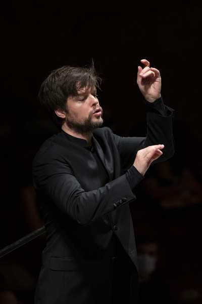 URAJ VALČUHA Interpreta Il Castello Del Principe Barbablù di Bartók in forma di concerto