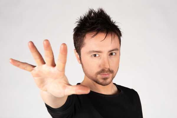 Il tenore MATTEO MACCHIONI in concerto dal Piazzale della Rosa di SASSUOLO