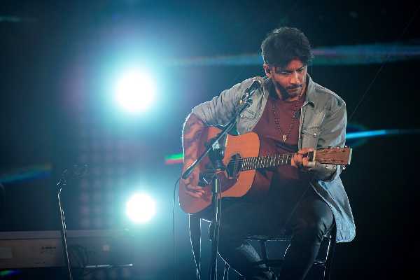 Triplicano le date live a ROMA di FABRIZIO MORO, che tornerà a esibirsi live con “CANZONI NELLA STANZA – percorso unplugged 2021”