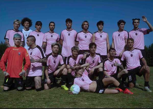 La NAZIONALE NEW DREAMS scende in campo per un evento benefico che coinvolge rapper, influencer, musicisti e sportivi di fama nazionale