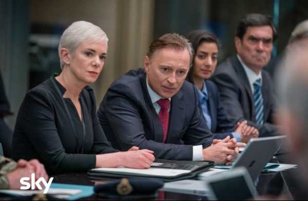 Stasera in TV: COBRA - UNITÀ ANTICRISI, su Sky e NOW il political drama Sky Original con Robert Carlyle