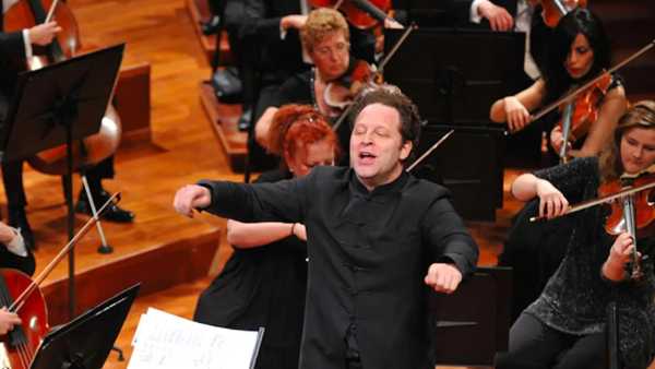 Oggi in radio: John Axelrod chiude il ciclo "Rai Orchestra Pops". Su Radio3 e in streaming musiche di Rota, Ellington e Gershwin