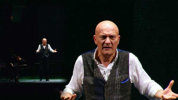 Oggi in TV: Su Rai5 (canale 23) la maratona teatrale della "Next Generation". In prima visione anche "Father and son" con Claudio Bisio