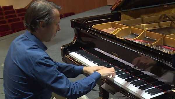Oggi in TV: In Itinere. Dialoghi musicali tra Maestro e allievo. Su Rai5 (canale 23) il pianista Maurizio Baglini