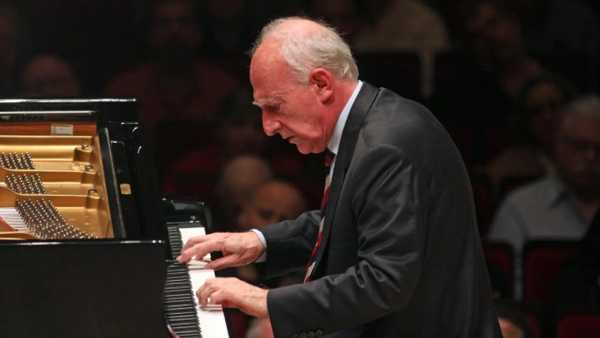 Oggi in TV: Pollini suona Beethoven - Su Rai5 (canale 23) le ultime tre Sonate