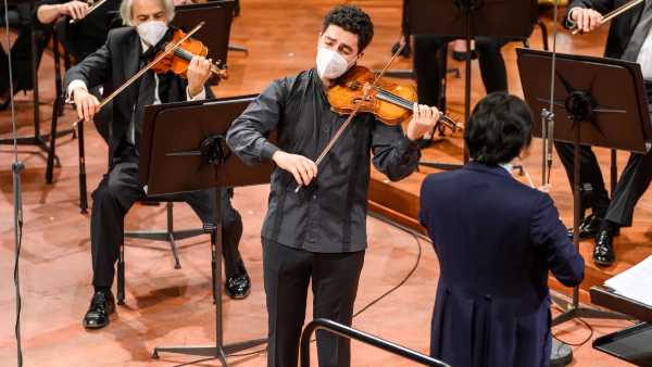Stasera in TV: Jakub Hrusa e Sergey Khachatryan con l'Orchestra di Santa Cecilia - Su Rai5 (canale 23) capolavori di Brahms e Dvorak