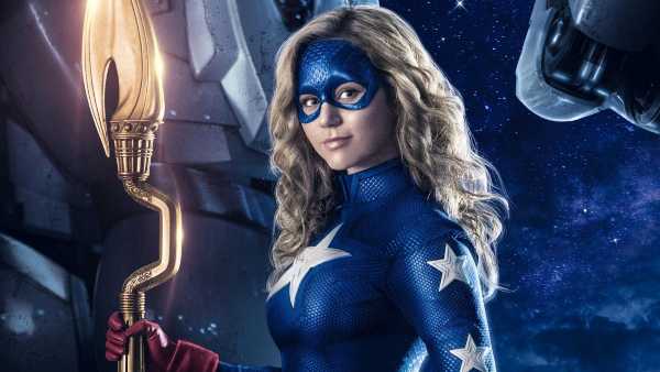 Stasera in TV: In prima visione assoluta "Stargirl" su Rai4 - La serie ideata da Geoff Johns, direttore creativo della DC Comics