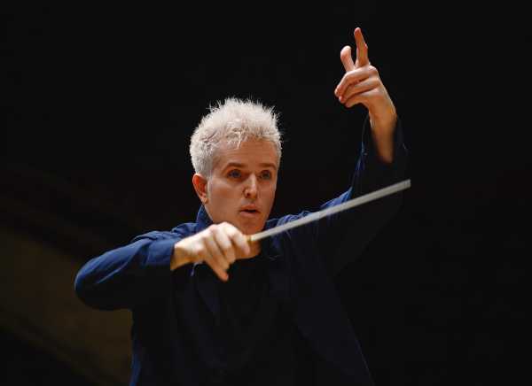 DAN ETTINGER debutta al RAVELLO FESTIVAL alla guida dell’Orchestra del San Carlo DAN ETTINGER debutta al RAVELLO FESTIVAL alla guida dell’Orchestra del San Carlo 