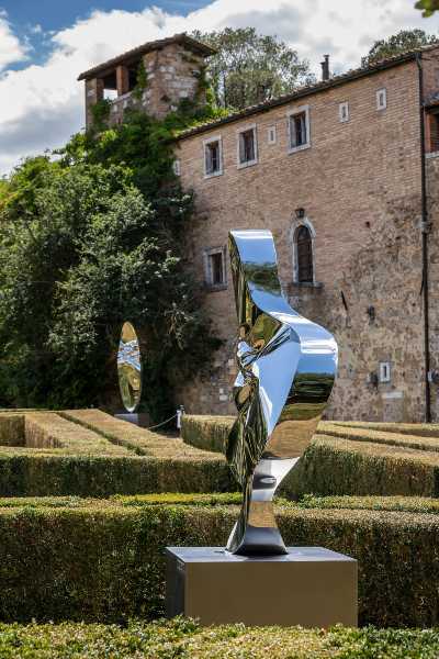 San Quirico d’Orcia celebra i 50 anni di “Forme nel verde” e il suo Fondatore e ideatore Mario Guidotti
