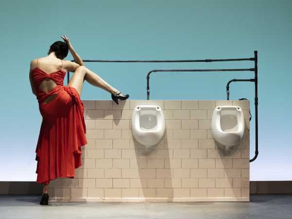 CAMPANIA TEATRO FESTIVAL - In scena Pandora ideato e diretto da Riccardo Pippa, ritratto di un’umanità variegata e transitoria