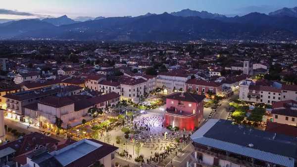 A Forte dei Marmi,  CINEMADAMARE : 30 paesi , 5 continenti , 50 giovani cineasti , 96 ore di immersione nel cinema