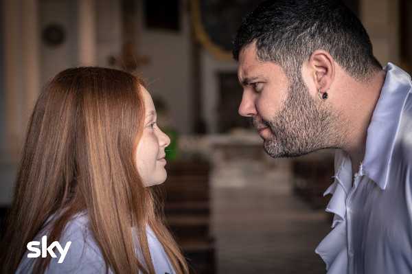 ROSANERO - Il nuovo film Sky Original, con Salvatore Esposito, regia di Andrea Porporati. La favola moderna che unisce un boss e una ragazzina