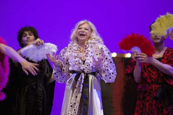 Sandra Milo debutta al Festival La Versiliana in “Ostriche e caffè americano”, il nuovo spettacolo di Walter Palamenga