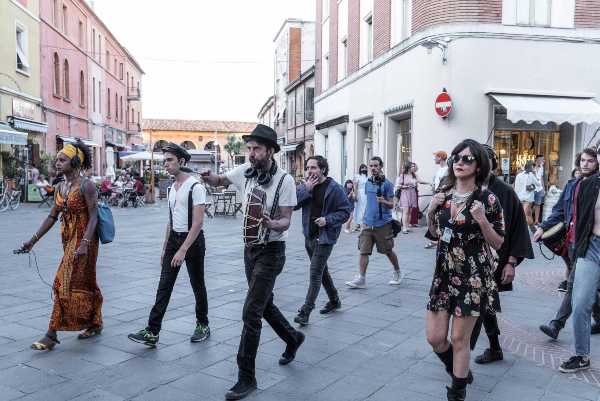 A Santarcangelo Festival è FreeFlowDay: proposte spontanee ed estemporanee di artistə e pubblico