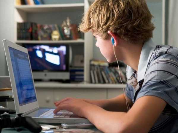 Giovani, la ricerca: “Un ragazzo su 2 ammette di aver offeso tramite il web” Giovani, la ricerca: “Un ragazzo su 2 ammette di aver offeso tramite il web”