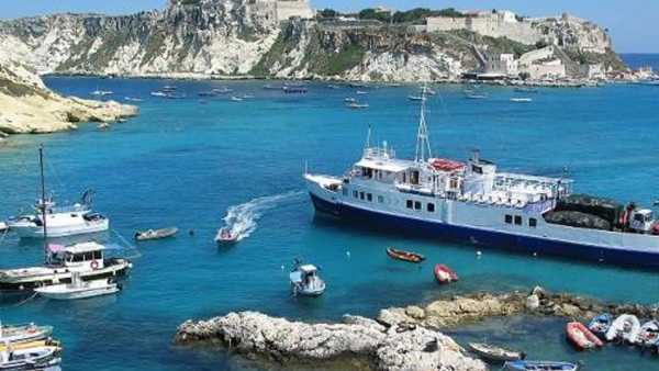 Oggi in radio: "Radio di Bordo", su Radio1. Una puntata per conoscere chi vive, lavora e studia il mare e suoi abitanti