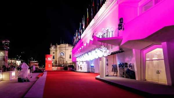 Oggi in TV: Rai Movie (canale 24) tv ufficiale di Venezia 78. In diretta cerimonia di apertura e chiusura