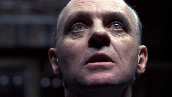 Un veterano del cinema che ha conquistato il mondo con la sua interpretazione di uno psicanalista cannibale. Anthony Hopkins è il protagonista del terzo appuntamento con la serie “Stars of the Silver Screen”, in onda giovedì 12 agosto alle 19.20 su Rai5. Riproposto per ben tre volte nei panni del cattivo più cattivo del cinema Hannibal Lecter, l’attore inglese ha conquistato il pubblico anche con le straordinarie performances di personaggi storici, dimostrandosi sempre profondamente controllato sulla scena. L’episodio è il terzo di quattro appuntamenti dedicati a star del grande schermo che hanno reso celebre il cinema hollywoodiano. In ogni episodio, giornalisti, critici e storici del cinema ripercorrono la carriera e l’impatto che quattro attori – Jack Nicholson, Anthony Hopkins, Vincent Price, Gene Wilder -, hanno avuto sul mondo dello spettacolo, e analizzano gli elementi che hanno reso famosi in tutto il mondo questi interpreti della settima arte.