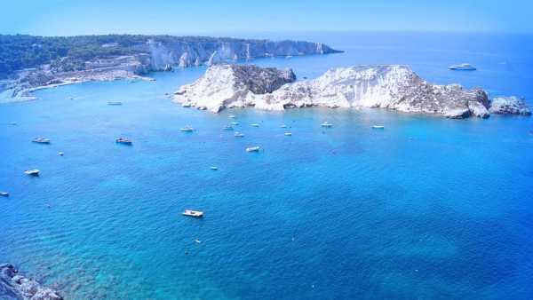 Oggi in TV: "Azzurro, storie di mare" su Rai1 - Con Beppe Convertini le meraviglie delle Tremiti