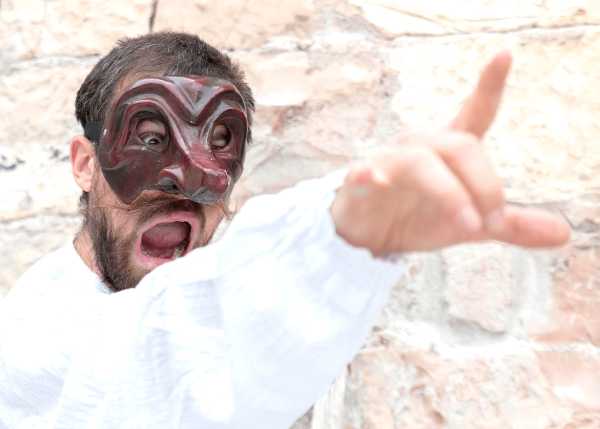 C'è aria di commedia a Gualdo Tadino