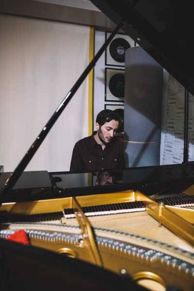 Continuano i concerti di Grey Cat Festival 2021. Stasera a Follonica, Emanuele Filippi presenta “Musica fragile”.