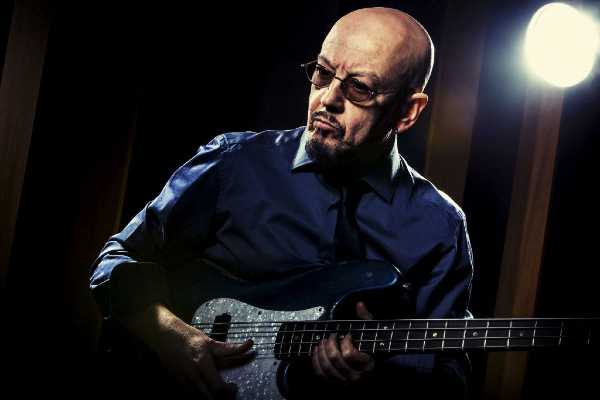 ENRICO RUGGERI sarà in tour dal 14 agosto accompagnato dalla sua band in suggestive location all’aperto in Italia