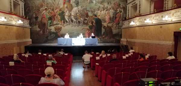 Il Teatro della Fortuna celebra il passato per entrare nel futuro