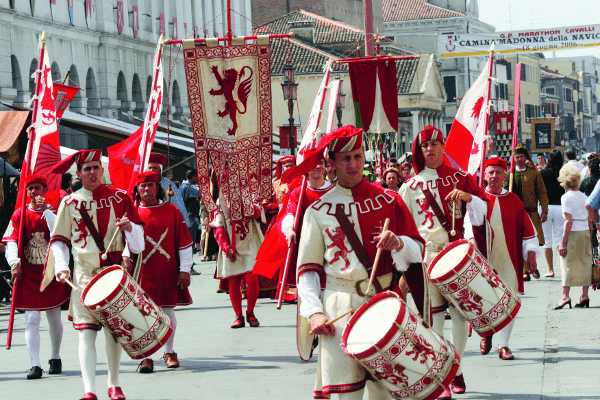 Oggi in TV: Storia e passione con il Palio della Marciliana in diretta su Rai3. La manifestazione torna dopo un anno di sosta forzata