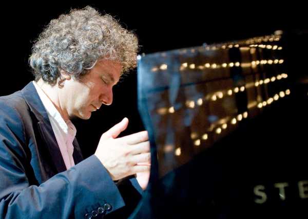 Roberto Cacciapaglia, concerto all’alba nel cuore delle Alpi Apuane