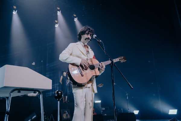 ANDREA LASZLO DE SIMONE: gli ultimi concerti a Torino, Roma e Bari prima di una pausa lontano dai palchi