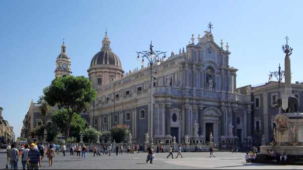 Oggi in TV: "Bellissima Italia", su Rai2, racconta Catania - Con Fabrizio Rocca in viaggio attraverso l'Italia e le eccellenze del suo territorio Oggi in TV: "Bellissima Italia", su Rai2, racconta Catania - Con Fabrizio Rocca in viaggio attraverso l'Italia e le eccellenze del suo territorio