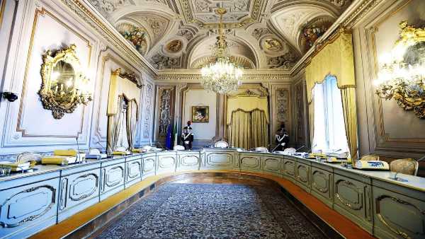 Stasera in TV: Incontri con la cultura, dal Palazzo della Corte costituzionale. Su Rai5 (canale 23) al termine degli "Incontri" della Consulta