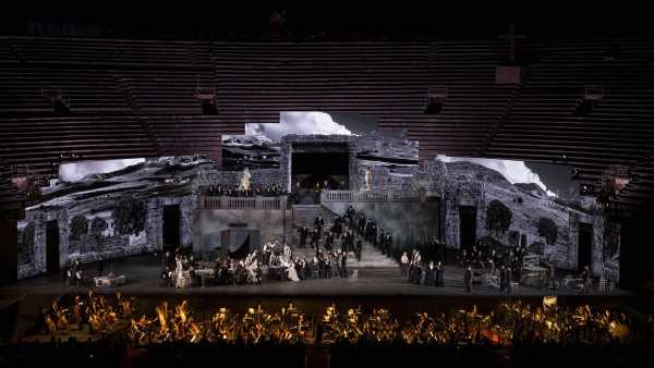 Oggi in TV: Cavalleria rusticana, Pagliacci e Aida su Rai5 (canale 23). Le grandi opere dall'Arena di Verona in prima serata