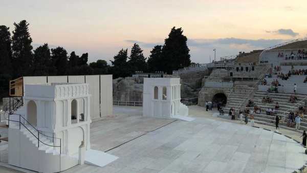 Oggi in TV: Le "Visioni" di Rai5 (canale 23). Il Teatro Greco di Siracusa 2021