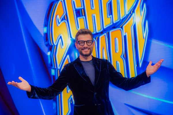 Canale 5: Terzo appuntamento con "SCHERZI A PARTE" condotto da Enrico Papi