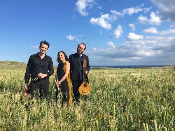 Nuove tappe del tour per La Cantiga de la Serena. Il disco La Mar nella classifica World Music Charts Europe