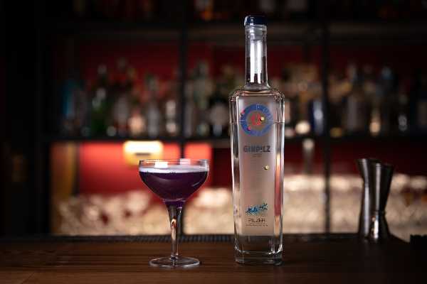 Il settimo chakra nel drink SAHASRARA di Giuseppe Marzovilla proprietario e bartender del ParlaPiano Bistrot di Mola di Bari